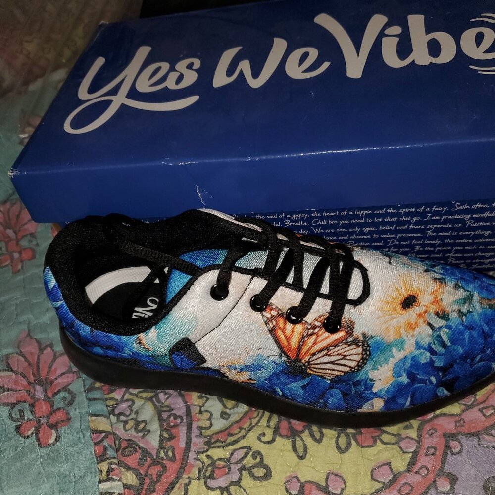 Yes we Vibe tennis shoes